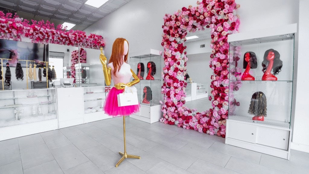 Houston Southwest boutique with floral mirror and mannequin